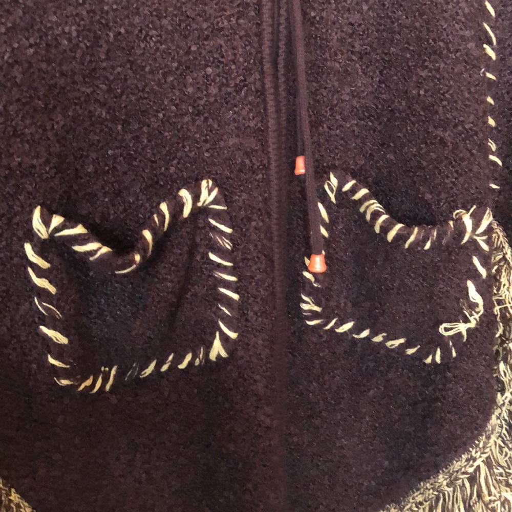 Poncho - Picture 2 of 4